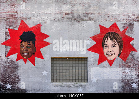 Wandgemälde mit weißen und afroamerikanischen Kindern, Memphis, Tennessee, USA Stockfoto