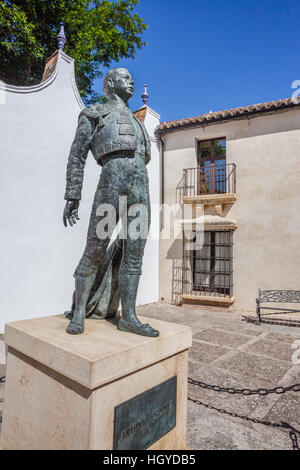 Spanien, Andalusien, Provinz Malaga, Ronda, Skulptur des berühmten Stierkämpfer Antonio Ortonez, Sohn des legendären Cayeatano Ordonez Stockfoto