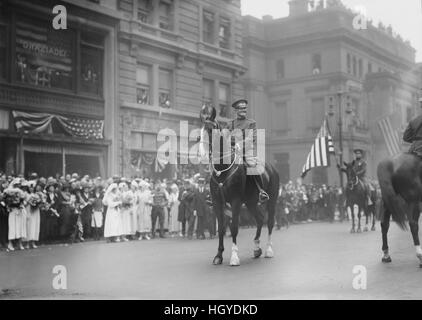 US-General John J. Pershing auf Reiten führenden Weltkriegs-Veteranen während der Parade, New York City, New York, USA, Bain Nachrichtendienst, 10. September 1919 Stockfoto