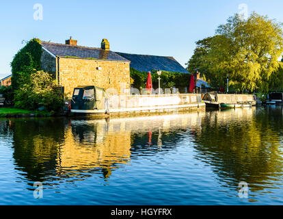 Früh morgens am Tithebarn Becken auf dem Lancaster-Kanal bei Garstang Lancashire England Stockfoto