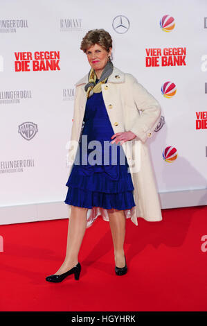 Welt-Premiere von "Vier Gegen Die Bank" am CineStar IMAX Sony Center am Potsdamer Platz.  Mitwirkende: Cordula Stratmann wo: Berlin, Deutschland bei: 13. Dezember 2016 Stockfoto