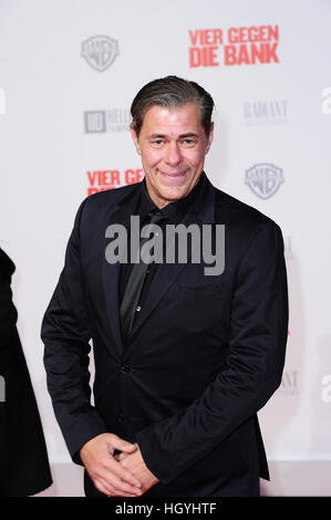 Welt-Premiere von "Vier Gegen Die Bank" am CineStar IMAX Sony Center am Potsdamer Platz.  Mitwirkende: Sven Martinek wo: Berlin, Deutschland bei: 13. Dezember 2016 Stockfoto