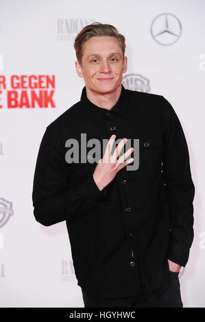 Welt-Premiere von "Vier Gegen Die Bank" am CineStar IMAX Sony Center am Potsdamer Platz.  Mitwirkende: Matthias Schweighöfer wo: Berlin, Deutschland bei: 13. Dezember 2016 Stockfoto