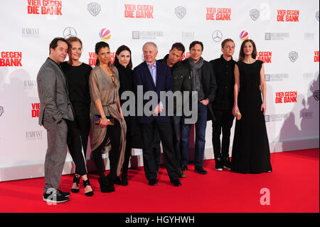 Welt-Premiere von "Vier Gegen Die Bank" am CineStar IMAX Sony Center am Potsdamer Platz.  Mitwirkende: Gegossen wo: Berlin, Deutschland bei: 13. Dezember 2016 Stockfoto