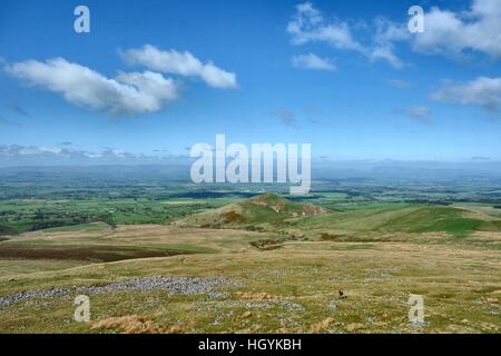 Wanderer auf der Pennine Way verlassen das Vale of Eden, Nordengland. Stockfoto