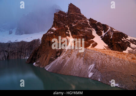 Sonnenaufgang vom Mirador de Las Torres, Torres del Paine Nationalpark, Patagonien, Chile (Torres del Peine) Stockfoto