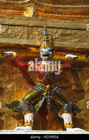 Statue von Yaksha goldene Chedi Wat Phra Kaeo Tempel Bangkok Thailand Asien Stockfoto