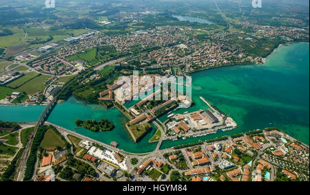 Peschiera del Garda, die Mündung des Flusses Mincio, Gardasee, Veneto, Italien Stockfoto