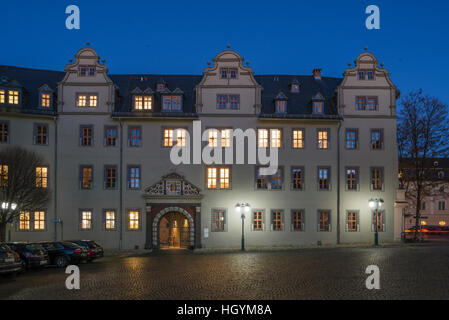 Rotes Schloss, Teil der Herzogin Anna Amalia Library, historische Fassade mit Eingang, Nachtszene, Weimar, Thüringen, Deutschland Stockfoto