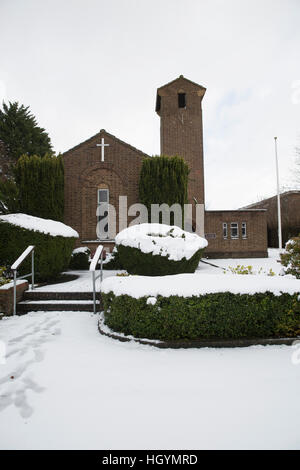 Biggin Hill, UK. 13. Januar 2017. Schnee bedeckt St. George Chapel in Biggin Hill © Keith Larby/Alamy Live-Nachrichten Stockfoto