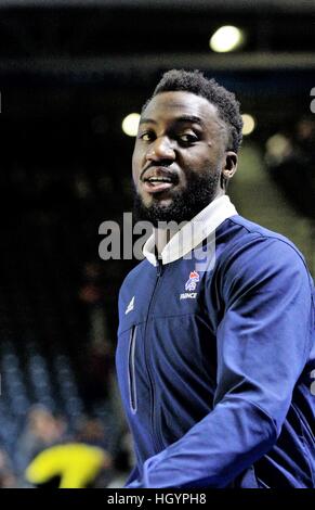 Nantes, Frankreich. 13. Januar 2017. 25. Welt Handball WM Frankreich gegen Japan. Luc Abalo Aufwärmen Credit: Laurent Lairys/Agence Locevaphotos/Alamy Live News Stockfoto