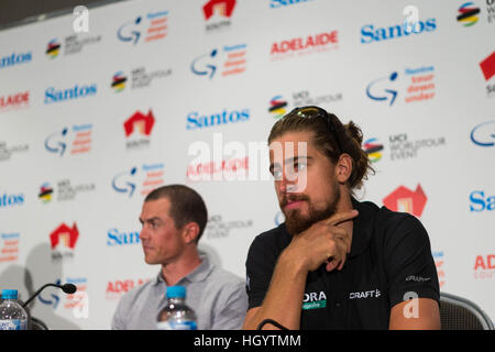 Adelaide, Australien. 14. Januar 2017. Medienkonferenz mit (L-R) Simon Gerrans (ORICA-SCOTT), Peter Sagan (Bora Hansgrohe), Tour Down Under, Australien.  © Gary Francis/ZUMA Draht/Alamy Live-Nachrichten Stockfoto