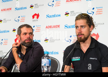 Adelaide, Australien. 14. Januar 2017. Medienkonferenz mit (L-R) Ralph Denk, Team-Manager und UCI Road World Champion, Peter Sagan Tour Down Under, Australien.  © Gary Francis/ZUMA Draht/Alamy Live-Nachrichten Stockfoto