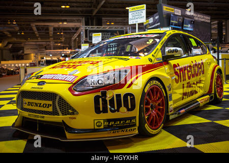 Birmingham, UK 14. Januar 2017 die neue Lackierung aus der Motorbase Leistung Ford Focus getrieben durch Martin Depper, Luke Davenport und Mat Jackson in der BTCC-Weltmeisterschaft 2017 © Steven Reh/Alamy Live News Stockfoto