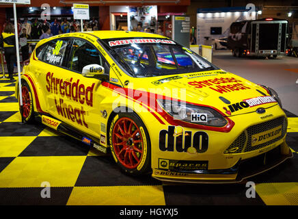 Birmingham, UK 14. Januar 2017 die neue Lackierung aus der Motorbase Leistung Ford Focus getrieben durch Martin Depper, Luke Davenport und Mat Jackson in der BTCC-Weltmeisterschaft 2017 © Steven Reh/Alamy Live News Stockfoto