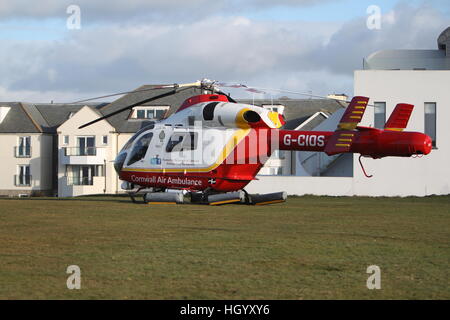 NEWQUAY, CORNWALL, UK - 14. Januar 2017: The Cornwall Air Ambulance wartet auf Pentire in Newquay für einen Patienten. Stockfoto