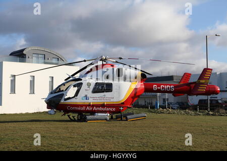 NEWQUAY, CORNWALL, UK - 14. Januar 2017: The Cornwall Air Ambulance wartet auf Pentire in Newquay für einen Patienten. Stockfoto