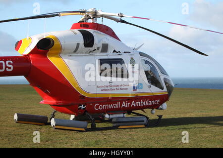 NEWQUAY, CORNWALL, UK - 14. Januar 2017: The Cornwall Air Ambulance wartet auf Pentire in Newquay für einen Patienten. Stockfoto