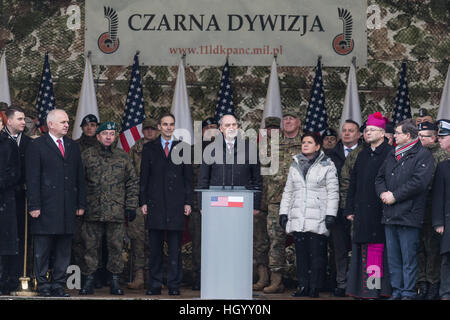 Zagan, Polen. 14 Jan, 2017. Die offizielle Begrüßungszeremonie der US-Truppen aus ABCT - Armored Brigade Combat Team in Polen mit Beata Szydlo - Premierminister von Polen, Minister für Verteidigung Antoni Macierewicz und US-Botschafter in Polen Paul W. Jones Credit: Krzysztof Kaniewski/Alamy leben Nachrichten Stockfoto