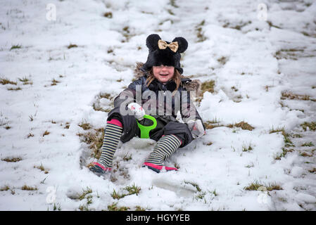 Brecon Beacons, UK. 14. Januar 2017. Menschen machen das Beste aus dem Schnee in den Brecon Beacons Bergen heute Nachmittag in der Nähe von Storey Arme. Bildnachweis: Phil Rees/Alamy Live-Nachrichten Stockfoto