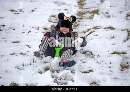 Brecon Beacons, UK. 14. Januar 2017. Menschen machen das Beste aus dem Schnee in den Brecon Beacons Bergen heute Nachmittag in der Nähe von Storey Arme. Bildnachweis: Phil Rees/Alamy Live-Nachrichten Stockfoto