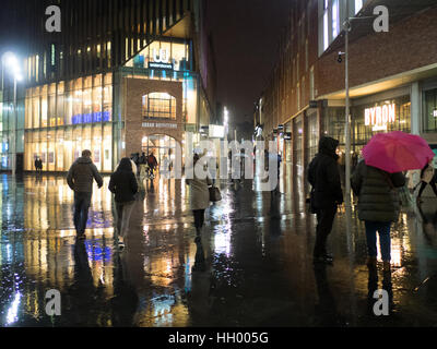 Liverpool UK 14. Januar 2017. Großbritannien Wetter. Starker Regen heute Abend in Liverpool City Centre.Alan Edwards/Alamy Live News Stockfoto