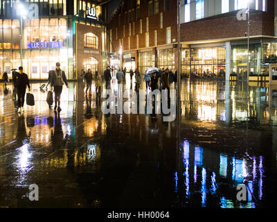 Liverpool UK 14. Januar 2017. Großbritannien Wetter. Starker Regen heute Abend in Liverpool City Centre.Alan Edwards/Alamy Live News Stockfoto