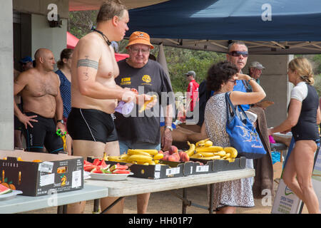 Sydney, Australien. Kredit: model10/Alamy Live News 15. Januar 2017. Avalon Beach Annual Ocean Swim Race ist die dritte Etappe der Pittwater Ocean Swim Series und besteht aus einem 1km-km-Event und einem 1,5km-km-Golfplatz. Surf Rescue Personal, Bodymasseure und erste-Hilfe-Personal waren in Sydney, Australien vor Ort. Kredit: model10/Alamy Live News Kredit: model10/Alamy Live News Stockfoto