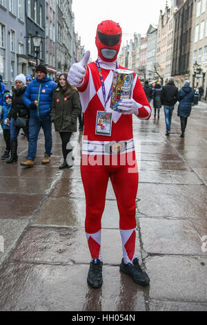 Danzig, Polen. 15. Januar 2017. Lustige gekleidete Geld sammeln ehrenamtliche gilt während 25. Grand Finale der großen Orchester des Christmas Charity (WOSP) am 15. Januar 2017 in Danzig. Über 120 Tausende von Freiwilligen über die Polen sammeln Sie Geld in besondere Dosen gekennzeichnet mit einem roten Herz auf der Straße. Diesem Jahr Finale ist wieder einmal Pädiatrie und Geriatrie gewidmet. Bildnachweis: Michal Fludra/Alamy Live-Nachrichten Stockfoto