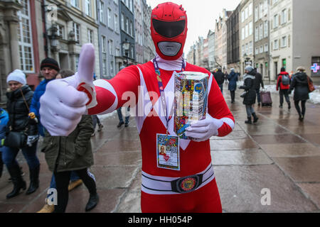 Danzig, Polen. 15. Januar 2017. Lustige gekleidete Geld sammeln ehrenamtliche gilt während 25. Grand Finale der großen Orchester des Christmas Charity (WOSP) am 15. Januar 2017 in Danzig. Über 120 Tausende von Freiwilligen über die Polen sammeln Sie Geld in besondere Dosen gekennzeichnet mit einem roten Herz auf der Straße. Diesem Jahr Finale ist wieder einmal Pädiatrie und Geriatrie gewidmet. Bildnachweis: Michal Fludra/Alamy Live-Nachrichten Stockfoto