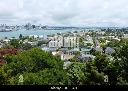 Blick über nach central Auckland, New Zealand, von der Spitze des Mount Victoria im Vorort Devonport. Stockfoto