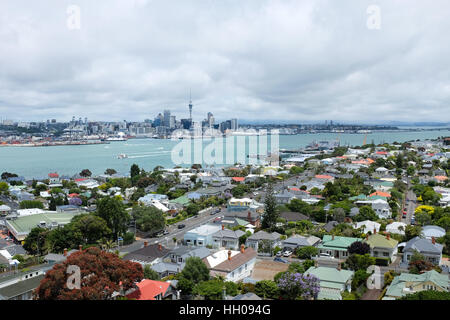 Blick über nach central Auckland, New Zealand, von der Spitze des Mount Victoria im Vorort Devonport. Stockfoto