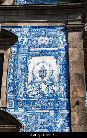 Portugal: Capela Das Almas, Chapel of Souls oder Santa Catarinas Kapelle, die Kirche von Porto berühmt für seine azulejos Stockfoto
