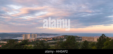 Sonnenaufgang am Krankenhaus von Triest, Italien Stockfoto