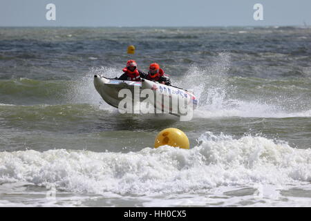 Zapcat Offshore-RIB Rundstreckenrennen auf Sandbänken Poole UK Stockfoto