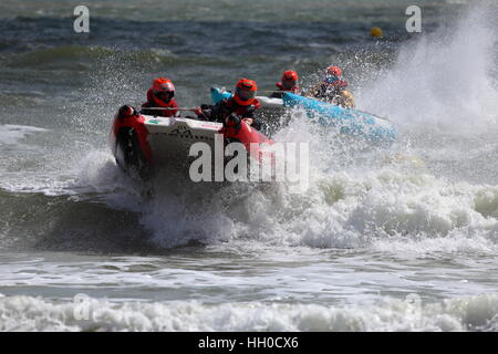 Zapcat Offshore-RIB Rundstreckenrennen auf Sandbänken Poole UK Stockfoto