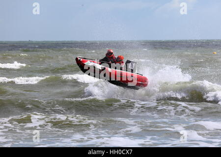 Zapcat Offshore-RIB Rundstreckenrennen auf Sandbänken Poole UK Stockfoto