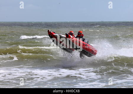 Zapcat Offshore-RIB Rundstreckenrennen auf Sandbänken Poole UK Stockfoto