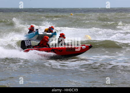 Zapcat Offshore-RIB Rundstreckenrennen auf Sandbänken Poole UK Stockfoto