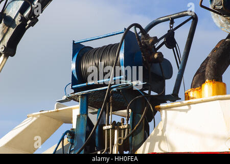 Elektro Kabeltrommel an einem Trawler Winde auf dem Deck eines großen trawler Stockfoto