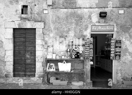 Orvieto, Italien - 16. März 2014: eines der vielen Souvenir-Shop in Orvieto (Italien). Stockfoto