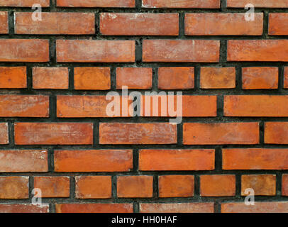 Viele Schattierungen von Orange Terracotta Ziegel Wand, Hintergrund Stockfoto