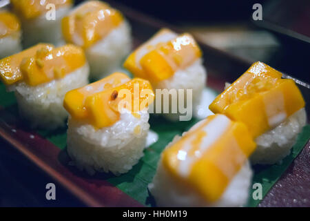 Mango klebriger Reis Dessert im Restaurant des Six Senses Resort, Koh Yao Noi Bucht von Phang Nga, Thailand, Asien. Sechs Sinne Yao Noi setzt die höchsten benc Stockfoto