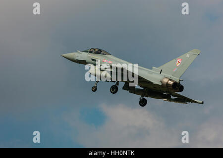 Eurofighter Typhoon FGR4 ZK328 BS 29(R) Squadron RAF Conningsby Flugplatz landen Stockfoto