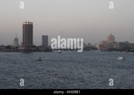 Cairo bei Sonnenuntergang; Von Uni-Brücke; Cairo; Ägypten Stockfoto