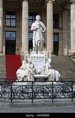 Friedrich-Schiller-Denkmal außerhalb des Konzertsaals, Berlin, Deutschland. Stockfoto