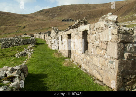 Fassade der Cottages in Dorfstraße auf Hirta, Moscow, äußeren Hebriden, Schottland, Vereinigtes Königreich Stockfoto