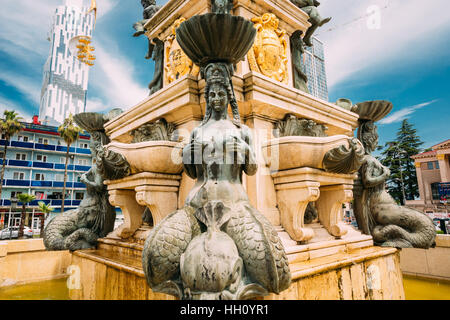 Batumi, Adscharien, Georgia. Detail der Neptun-Brunnen im Park am Rustaveli Avenue Wahrzeichen hautnah. Stockfoto