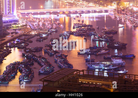 Sanya Hafen bei Nacht, Blick vom LuHuiTou Park Stockfoto