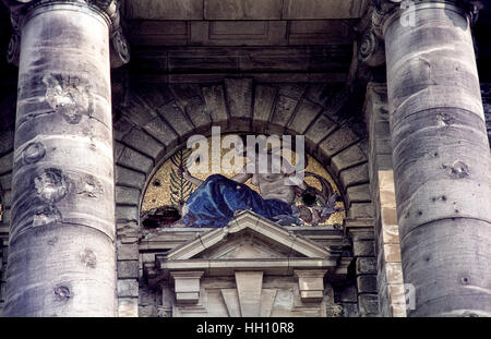 Detail der Ruine des Ehamaigen Armeemuseums in München.  Detail der Ruine der ehemaligen bayerischen Armee Museum München in1973 Stockfoto